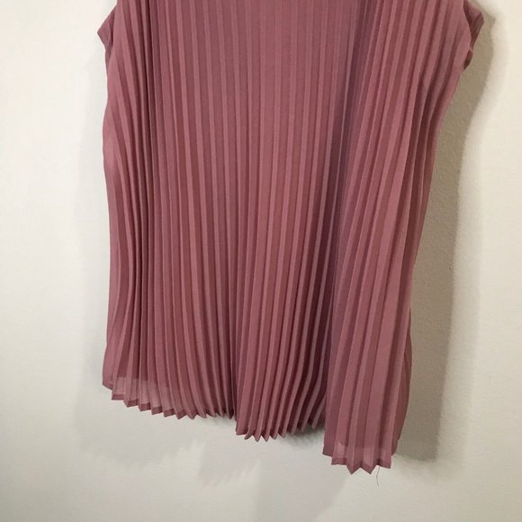 NWT A New Day Pleated Chiffon Tank Top Size Medium M Purple Pink V-neck Shirt - Picture 4 of 9
